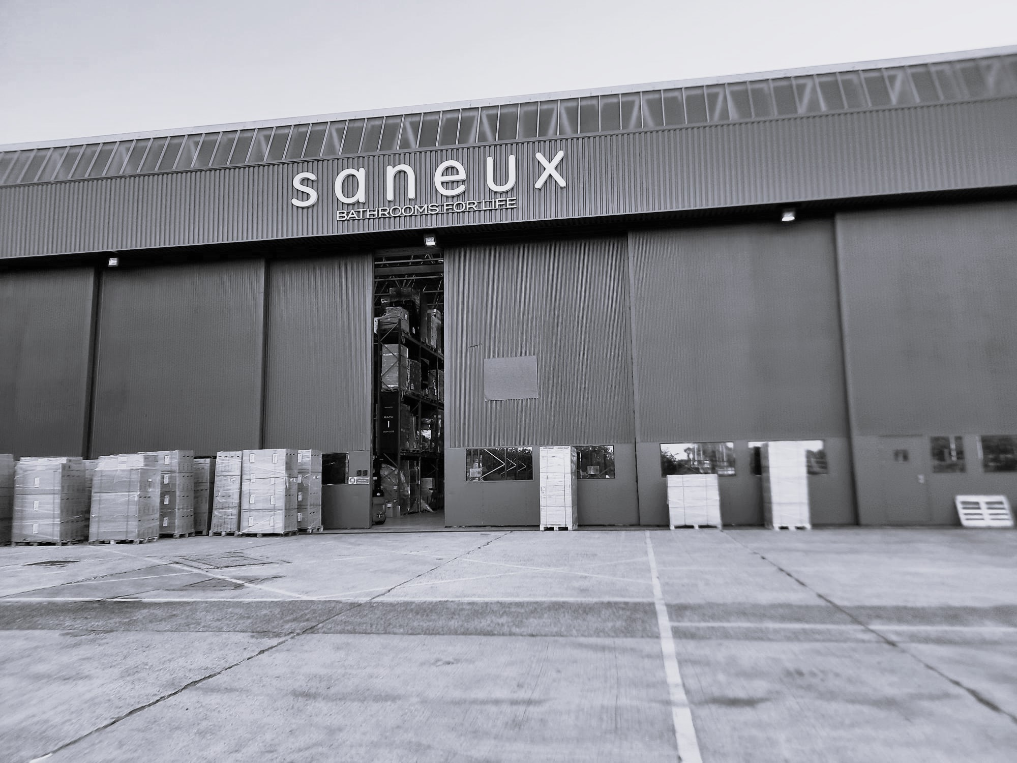 Saneux Distribution Centre Gatwick